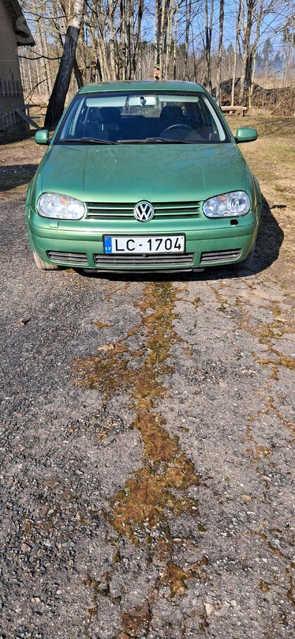 Volkswagen Pārdodas vw golf4 2.0 85kw benzīns automāts 5.robi