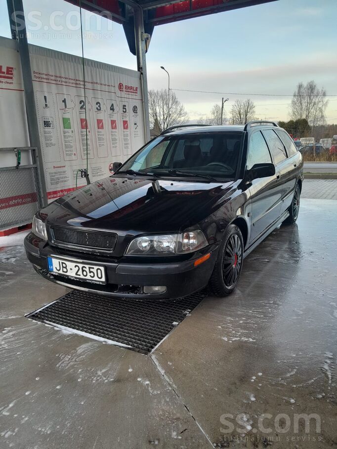 Pārdodu Volvo v40 , kas ir ticis kopts un pēdējos 2 gados ieguldīti ap 1500