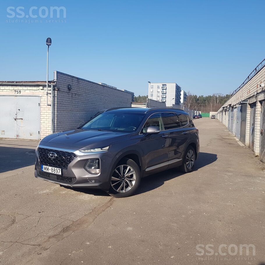 Hyundai Santa Fe 7-vietīgs. 
Pirkta jauna Latvijā. Automašīna ir labā stāvo