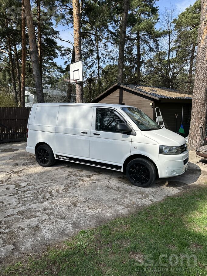 Volkswagen Pārdod VW Transporter 2010.g. kravas furgonu ar 2.