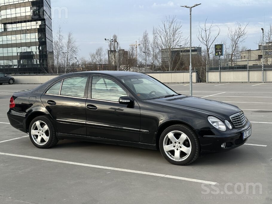 Mercedes Saimniece pārdod Mercedes-Benz E220 ar jaunu TA. 