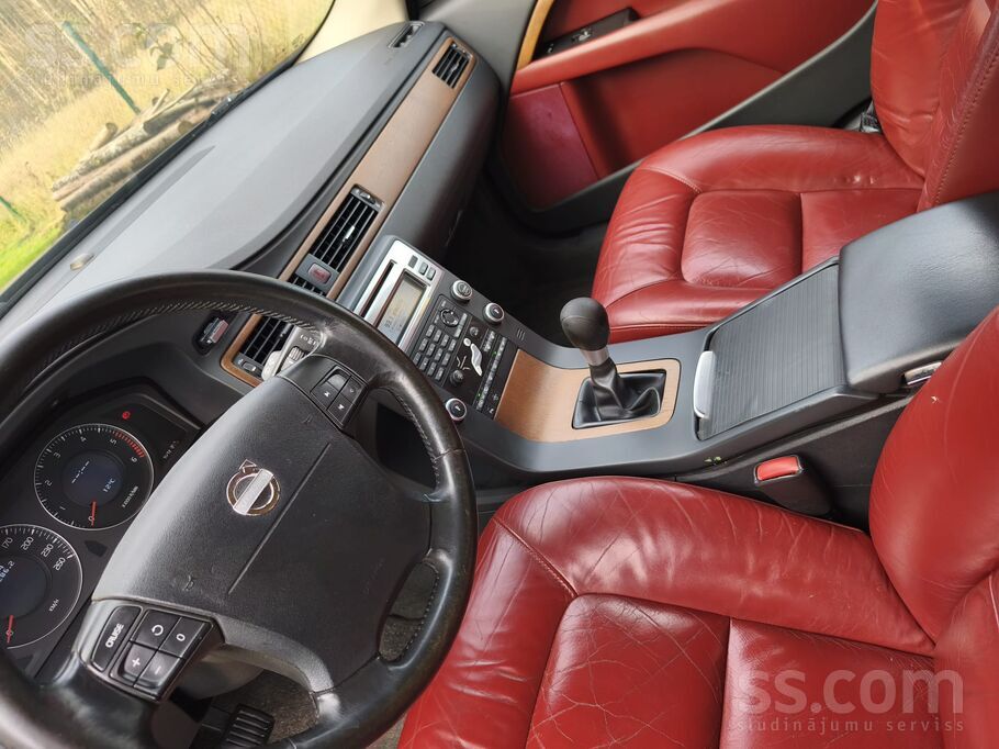 Volvo Pārdodam otru ģimenes auto. Auto tiešām bijis uzti