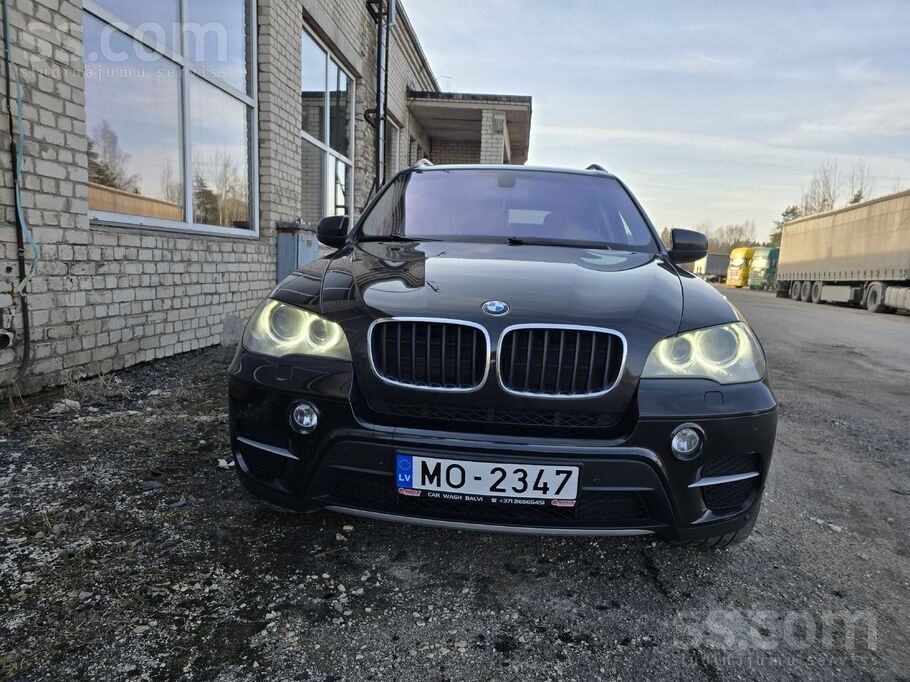BMW 7 vietas. 