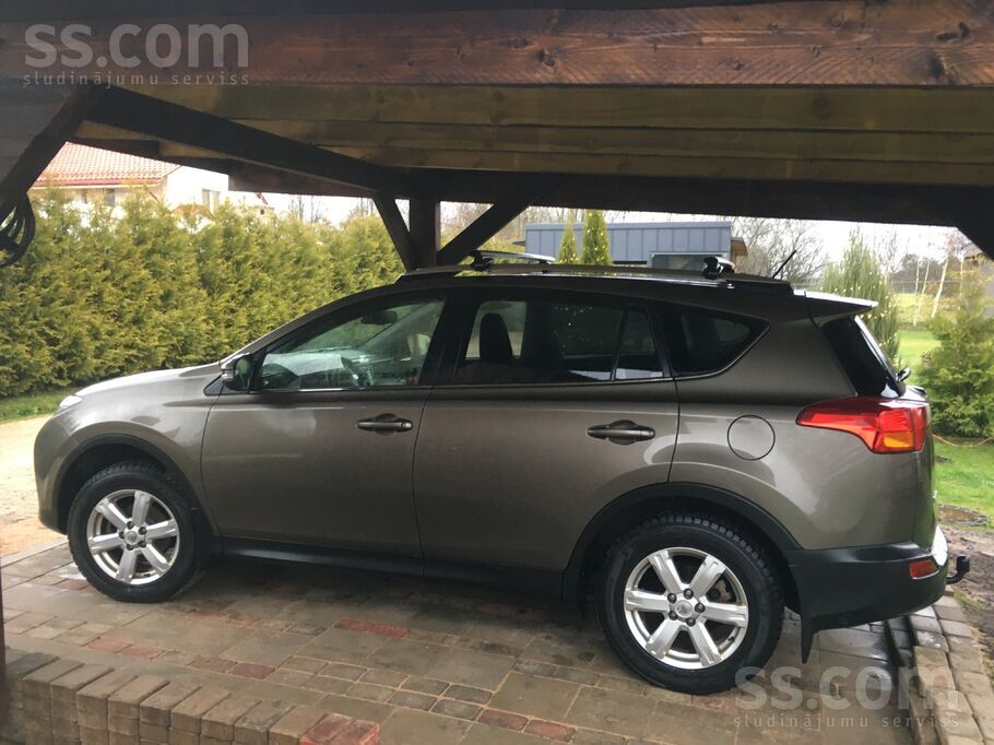 Pārdod Toyota Rav-4, labā tehniskā stāvoklī, veikta tehniskā apkope automašī