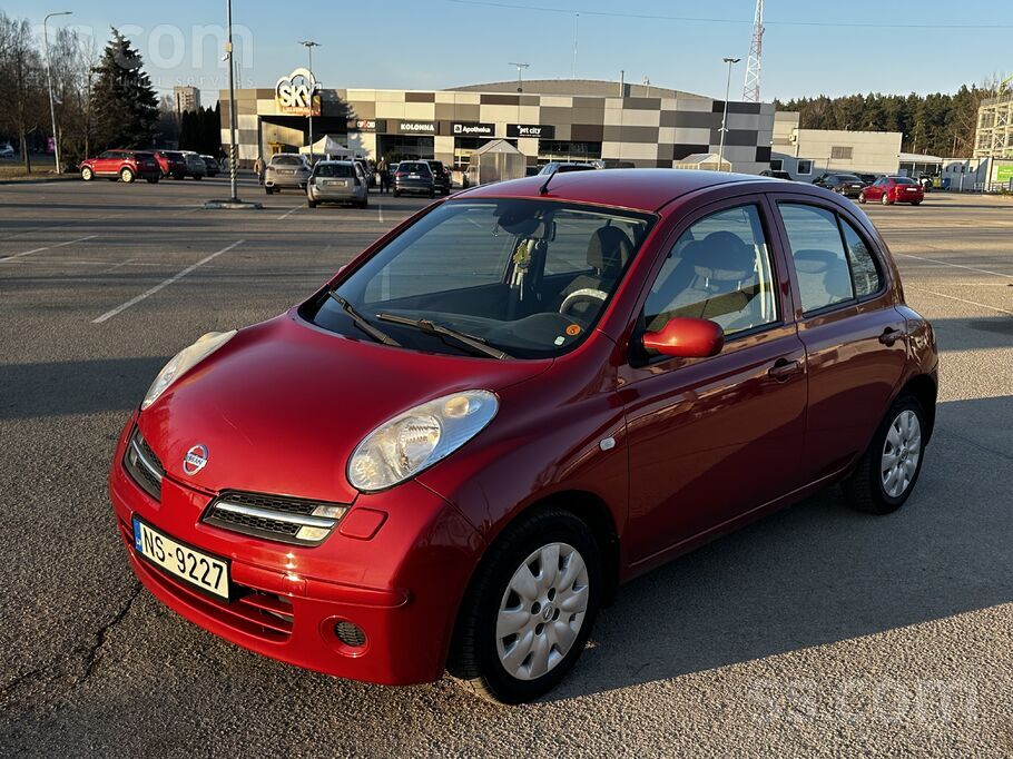 Автомат. Бензин 1.2. Расход 5-6 литров. Рестаилинг. 
Автомат и мотор отличн