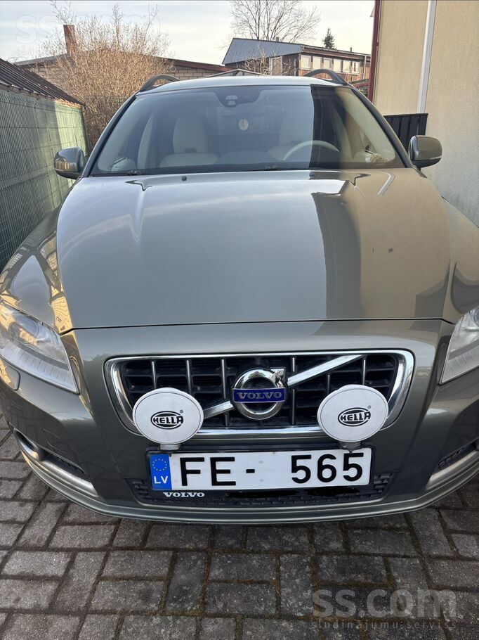 Volvo Pārdodu Volvo V70 D5 2.4 (2011) – jaudīgs (158kw),