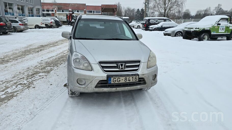 Honda Crv 2.0 benz/gāze, viss darba kārtībā. Virsū jaunas ziemas riepas. Sak