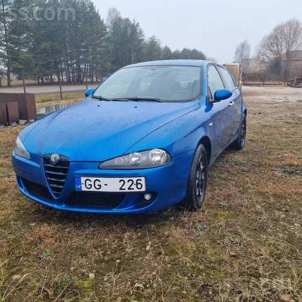 Alfa-romeo Pārdodās Alfa Rrameo, Smuki zils, lietie orģinālie