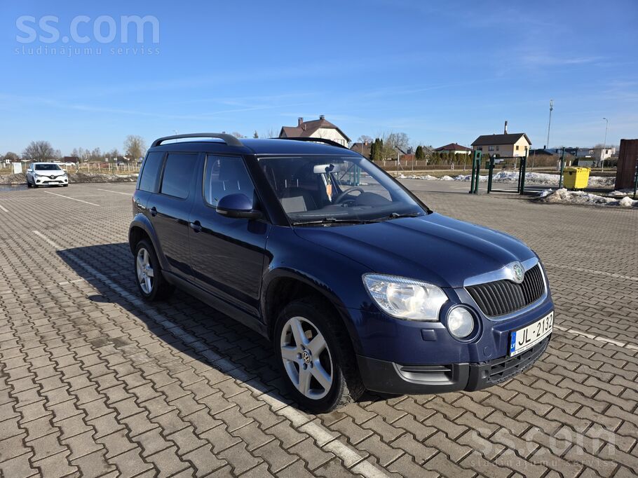 Pardodās Skoda Yeti pilnpiedziņas , labas ziemas riepas. Vienām durvīm ir rū