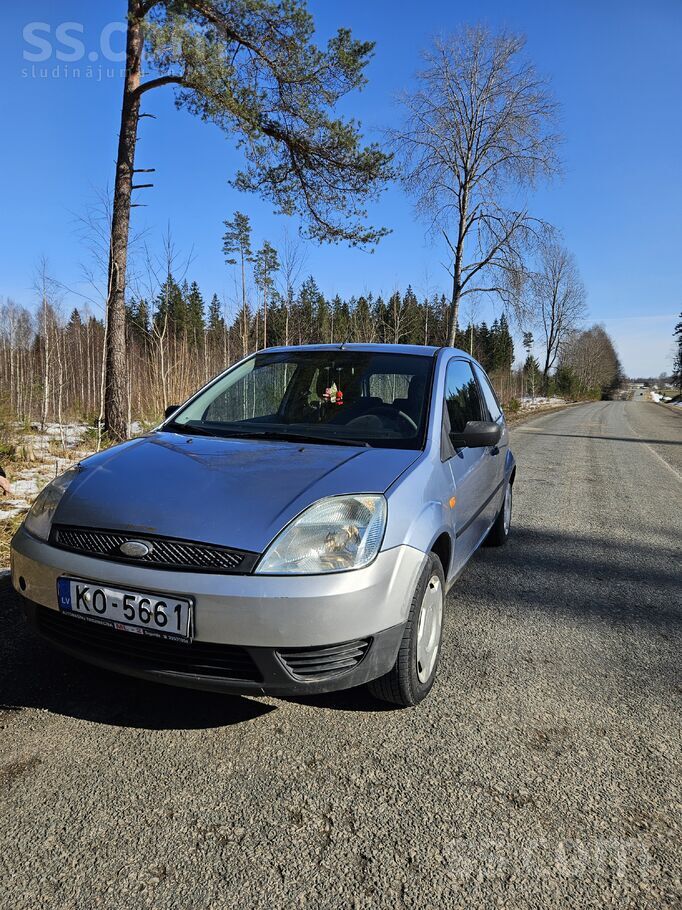 Ford Pārdod uzticamu un ekonomisku 2005. gada Ford Fies
