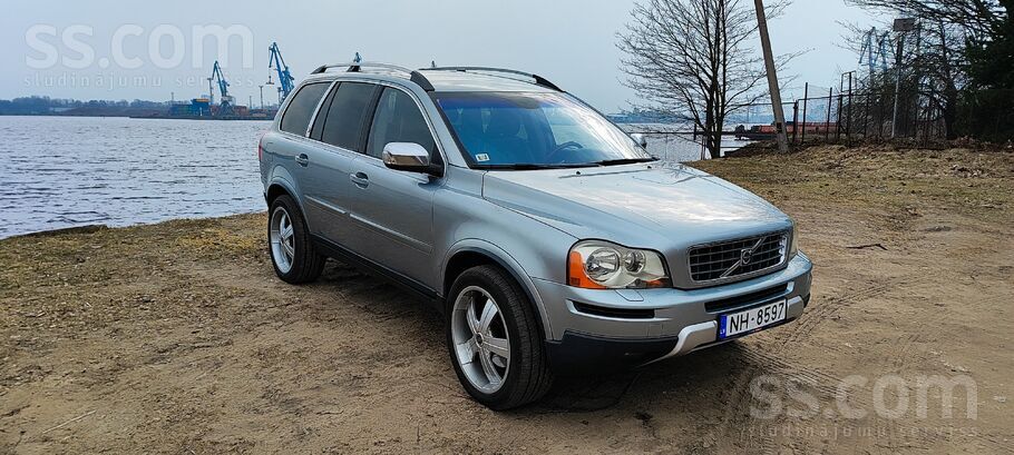 Volvo Pardodu volvo xc90.
