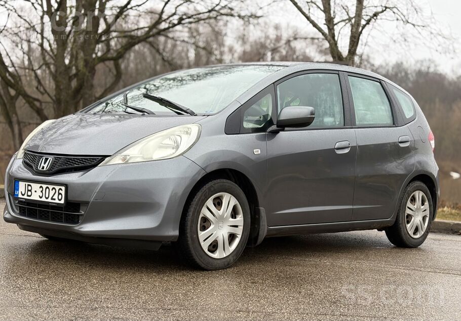 Šī japāņu "milfa" savā dzīvē ir redzējusi daudz, taču joprojām precīzi pilda