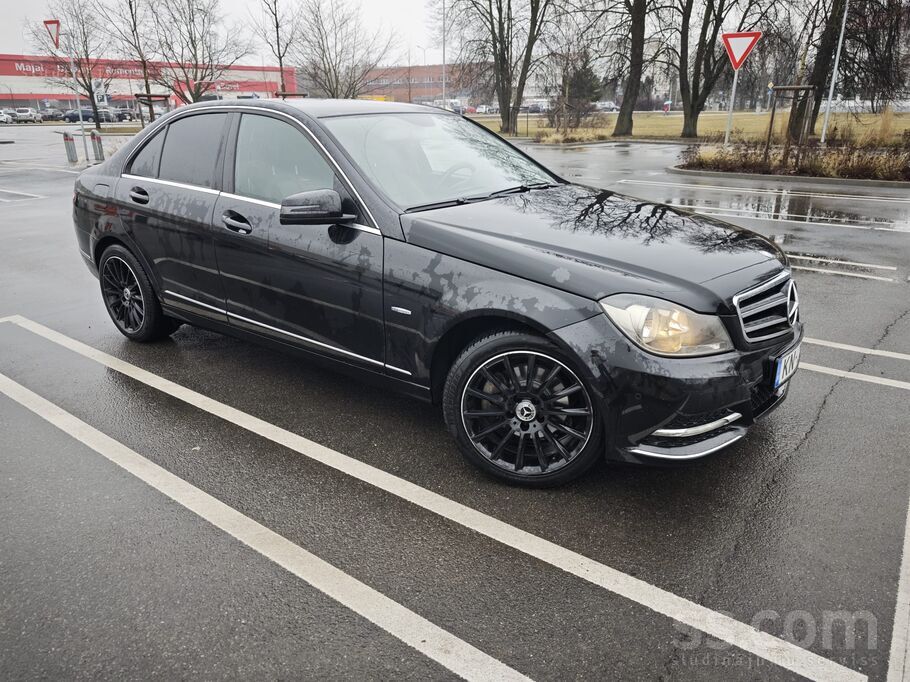 Pārdodu koptu un uzticamu Mercedes-Benz C-Class. 1.8 benzīns 135kw.
Auto l