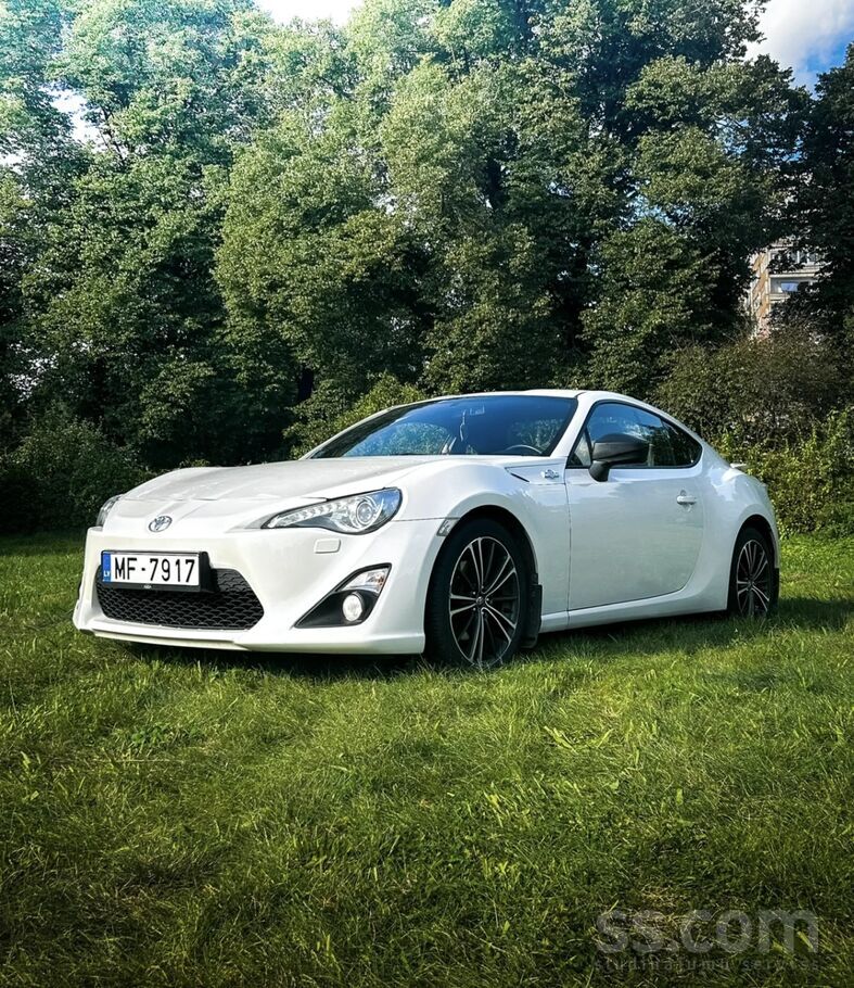 Pārdod stilīgu un koptu Toyota Gt86 ar izteiksmīgu dizainu un patīkamu brauk