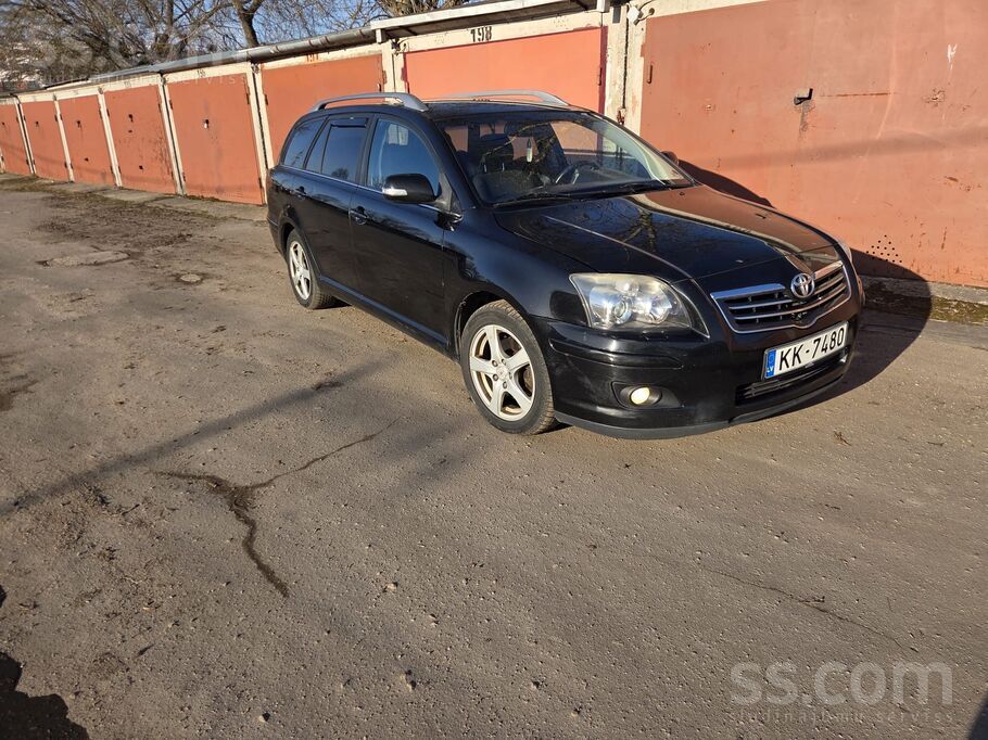 Toyota Продаётся надёжный Toyota Avensis с дизельным двиг