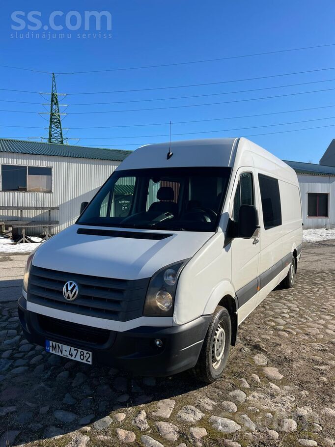 Volkswagen Uzņēmums pārdod VW Crafter busu. 