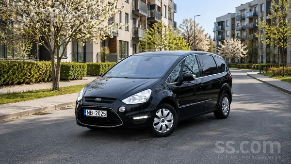 Ford Ford - Smax ar 7 vietām un jaunu tehnisko apskati,