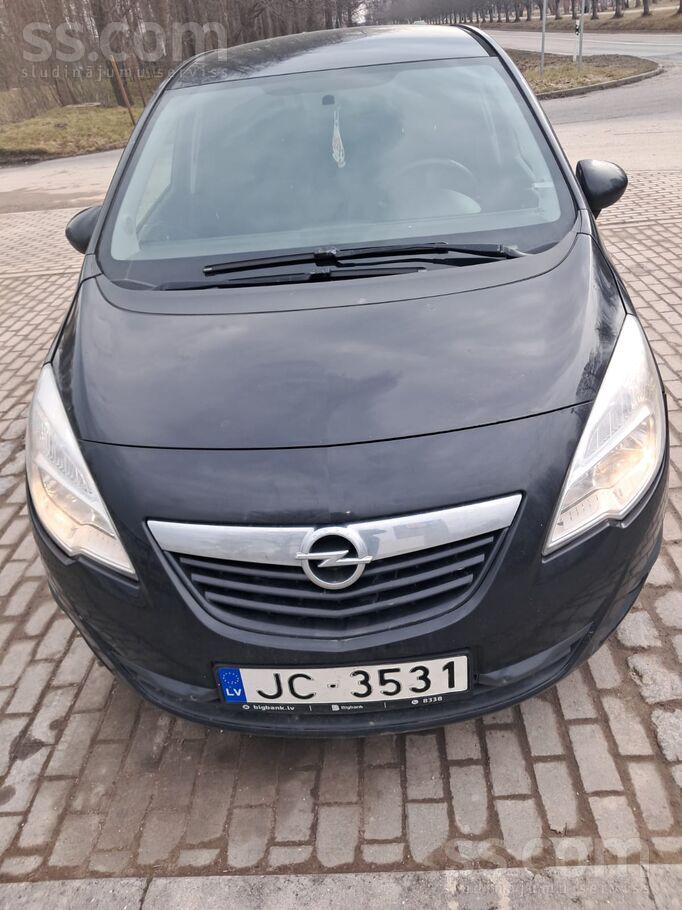 Opel Labā tehniskā stāvoklī. Jaunas vissezonas riepas. 