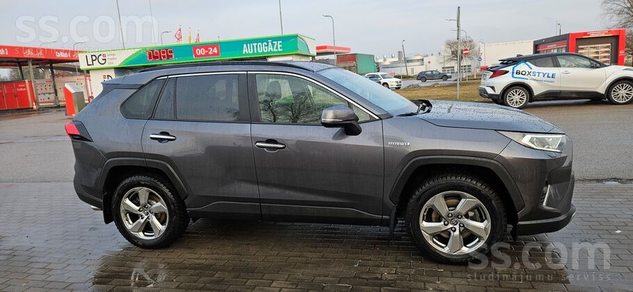 Toyota Pārdodu Rav4 hibrīds Premium Fwd + Vissezonas paka