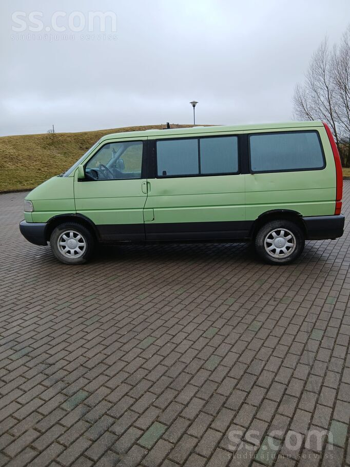 Multivans. Salons apbružāts. bet komplektā, ja neskaita dažas plastmasas. Mo