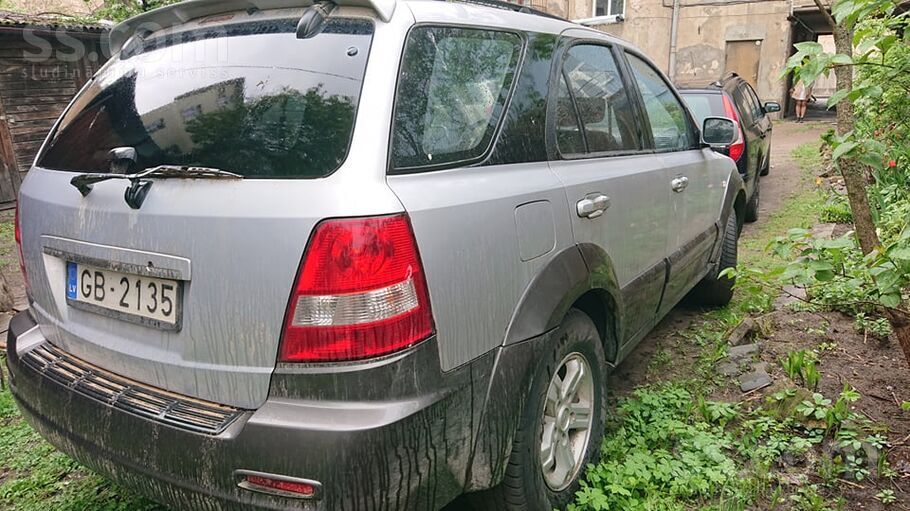 Motoram nobraukums ~ 270 000 km, pie spidometra rādījuma 381000 ielikts angļ