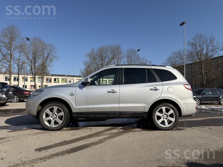 Hyundai Hyundai Santafe. 2.2 turbodīzeli ar manuālo 5 ātru
