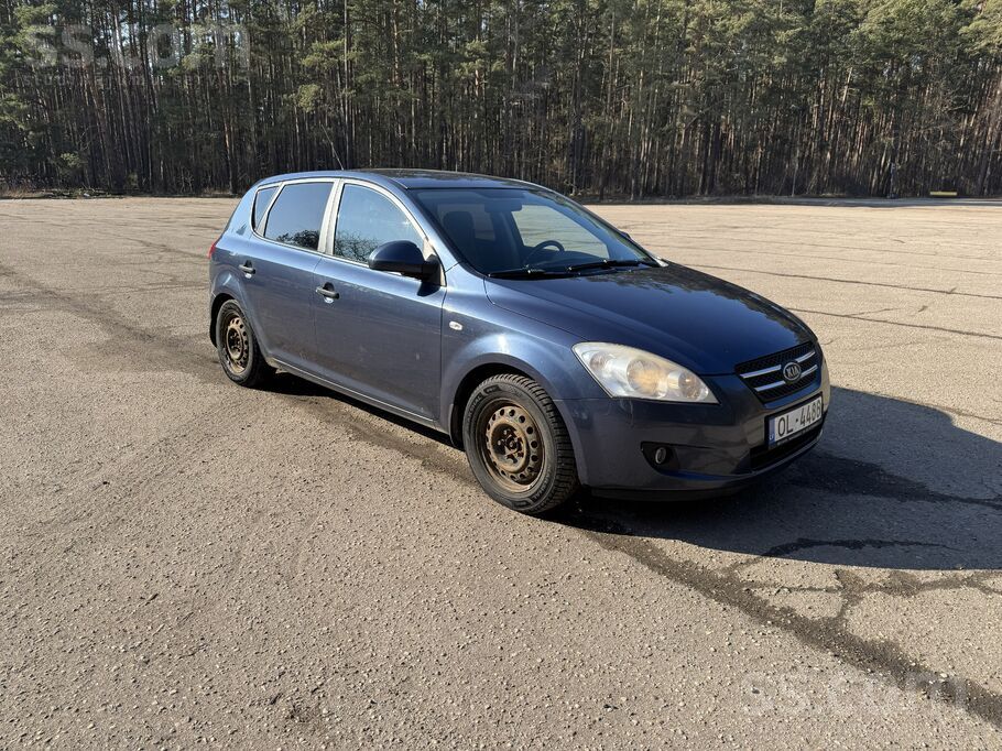 Pārdodam Kia Ceed hečbeku.
- 4 durvis
- 5-pak manuālā kārba
- 294t km no