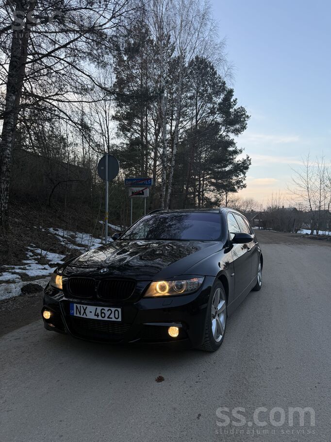 Auto ir ļoti labā vizuālā un tehniskā stāvoklī. Dzinējs un kārba strādā ideā