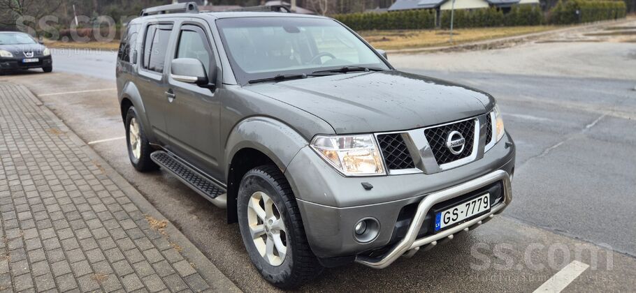 Pārdodas džips tehniskā kārtībā. 7 sēdvietas. Rāmis dzīvs. Nesen nomainīta e