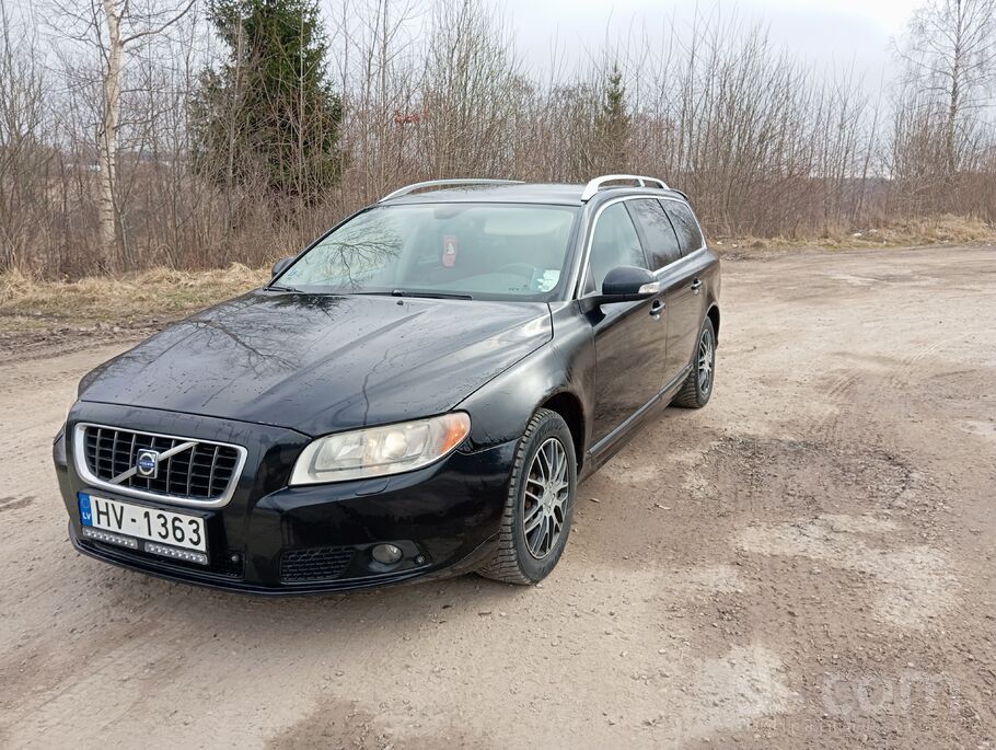 Volvo Pārdod auto ar defektu, panelī rāda stūres kļūdu. 