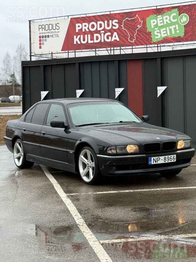 E38 - 3.5 - V8 - 173kw.
Melns uz melna ar Style 128.
Jauna TA, izieta ar