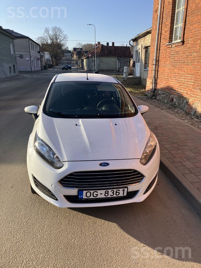 Ford Pārdodu ļoti ekonomisku labu darba auto. mazais no