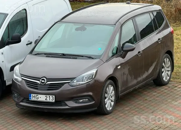 Opel Loti laba Zafira Tourer, apkalpojusies tikai pie d