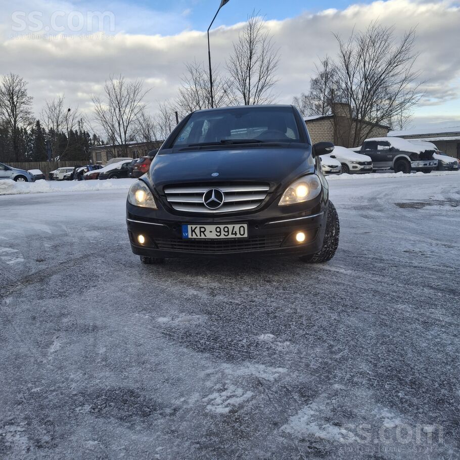 Mašīna nav sapuvusi. Jauna Ta. Motors, Kārba ļoti laba. Viegli iekāpt, izkāp