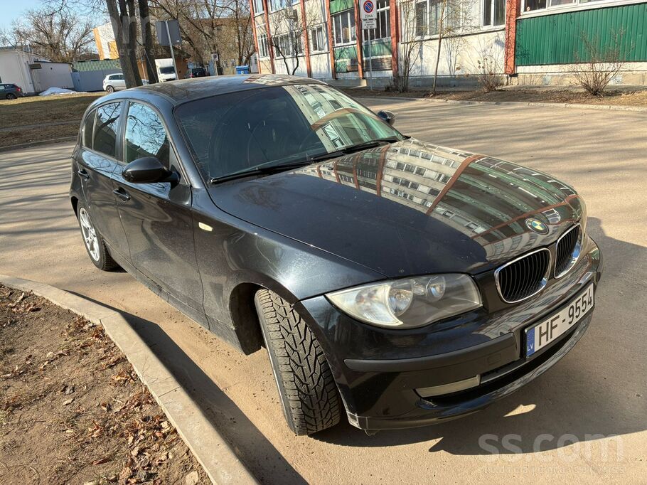 BMW 118 , 2.0 d ( 105 kW) . Автомобиль покупался в салоне, один владелец, пр