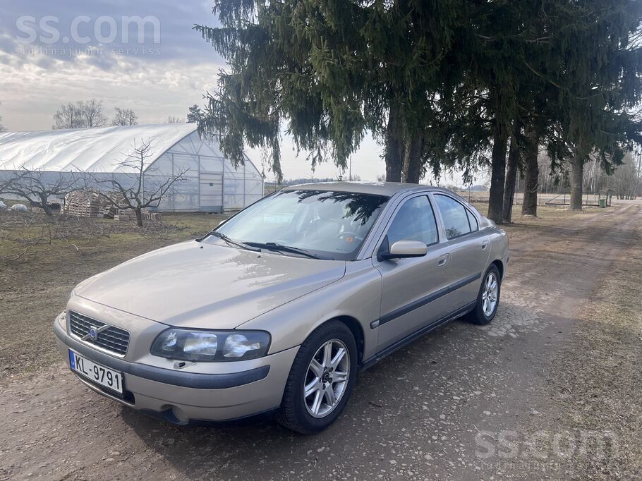 Volvo Tiek pārdots labi kopts un uzturēts Volvo S60.