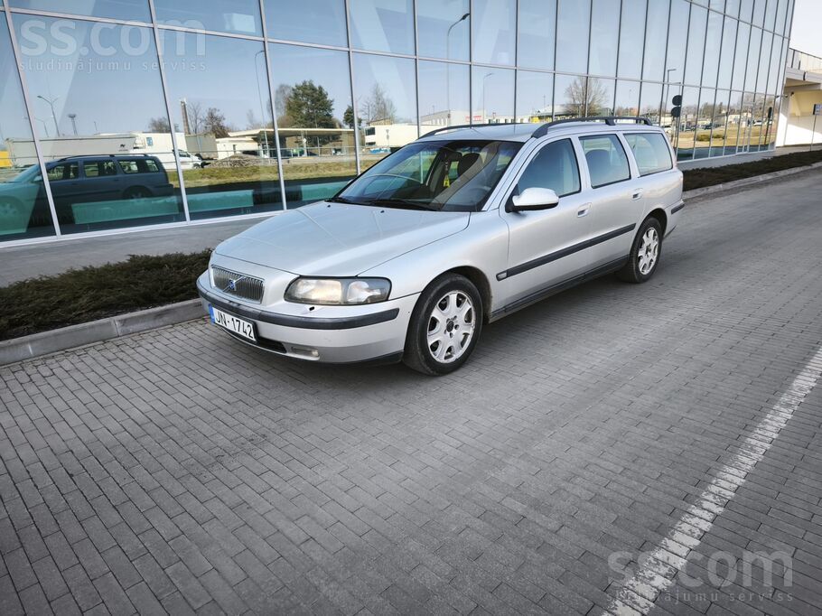 Volvo Sakarā ar jauna auto iegādi, tiek tirgots uzticams