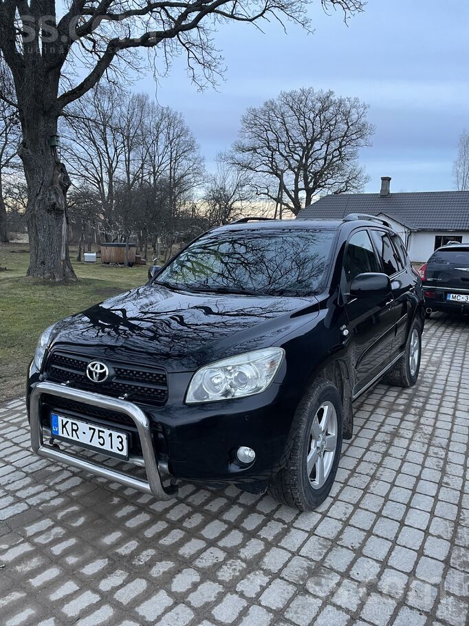 Toyota Pārdod krosoveru Toyota Rav4 ar 2.2 D4D 100kw dīze