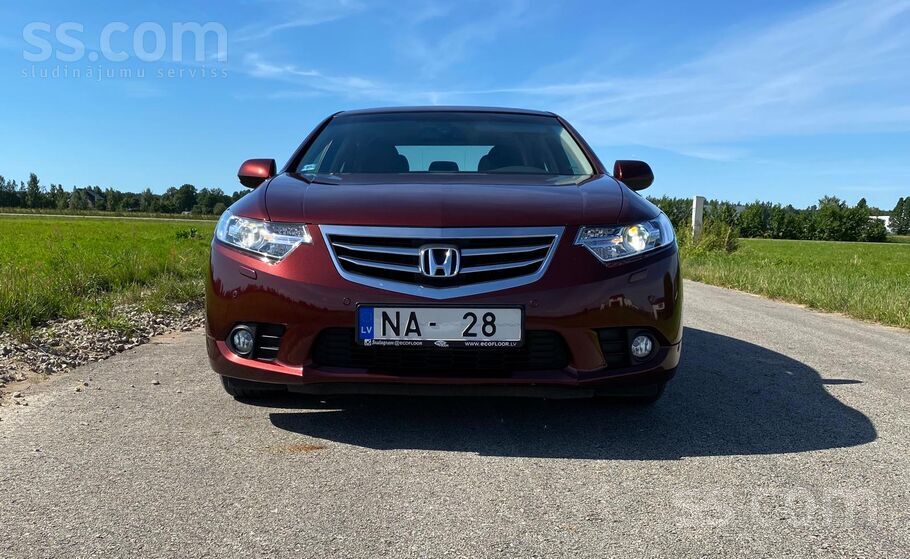Pārdod Honda Accord 2015. gada. Pirkta un kopta Latvijā. Ļoti labā tehniskā