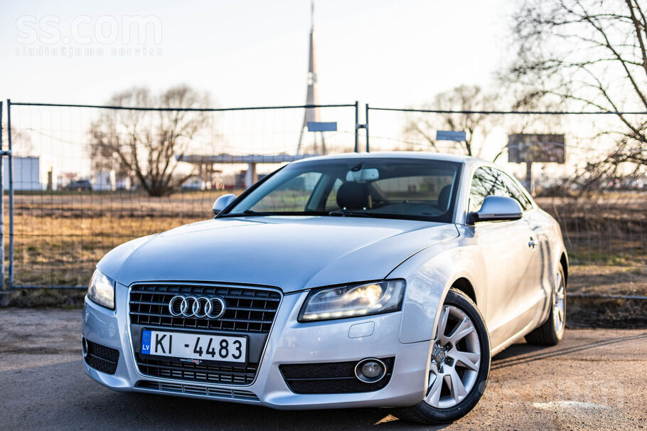 Audi A5 ar 2.7 Tdi dīzeļdzinēju un automātisko ātrumkārbu. 
Spēcīgs starts,