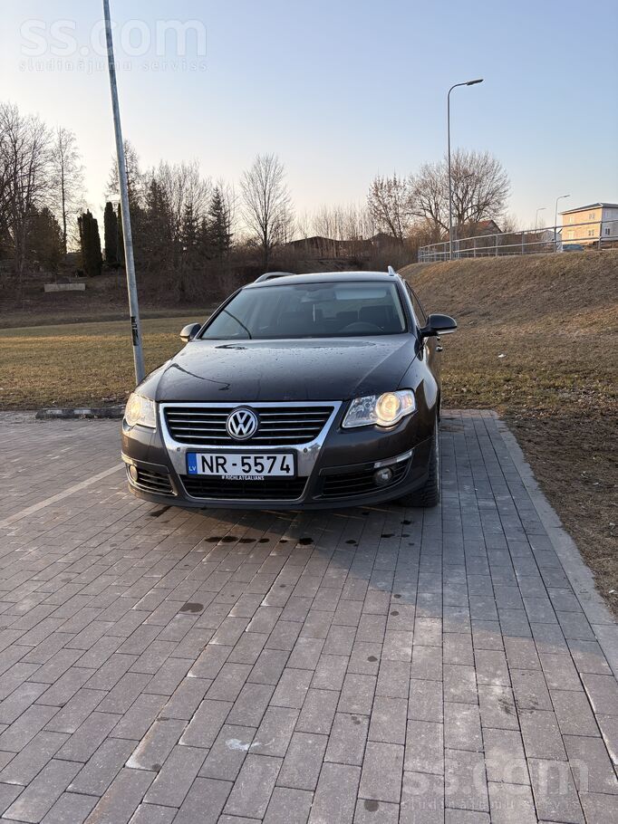 Volkswagen Vizualais standarta B6 stāvoklī. Maģis ar bezvadu 
