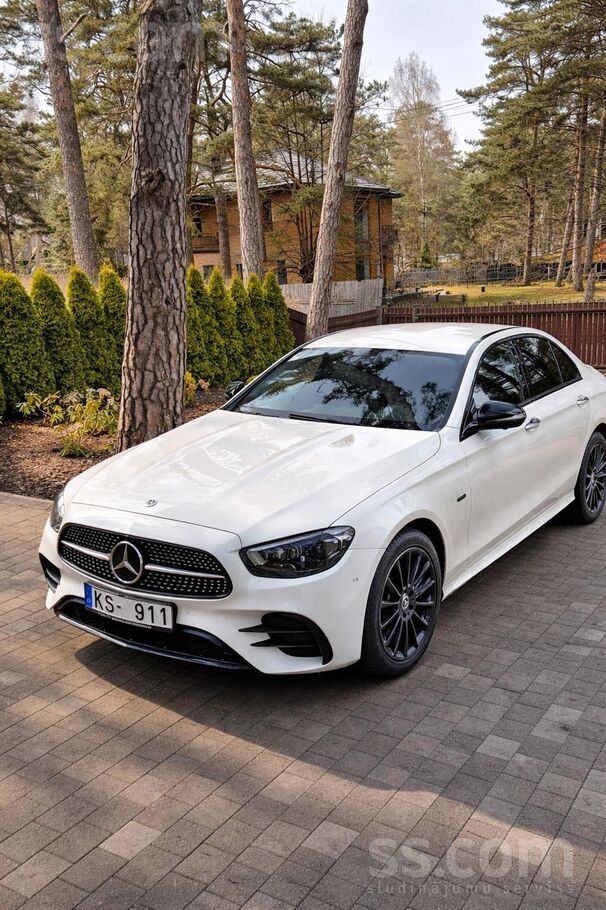 Mercedes-Benz E 300 e 4Matic Sedan Plug-in Hybrid Amg Burmester 360 garantij