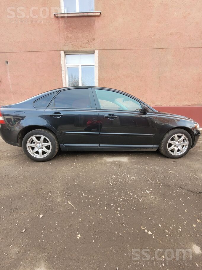 Продаю Volvo S40 2.4 бензин 2004 года выпуска, прошедший техосмотр, с полнос