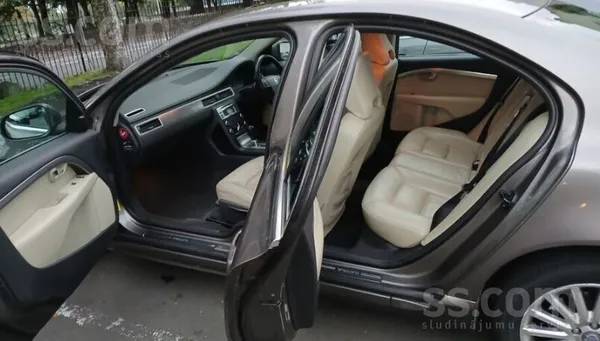 Volvo Anglis. Tehniski ok. Atrodas Mazsalaca. Vairak pa