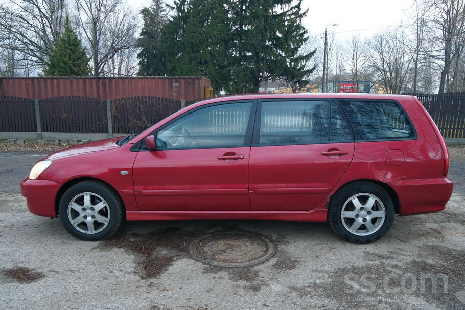 Машина в хорошем техническом состоянии. Новый бензобак. Дно и пороги целые.