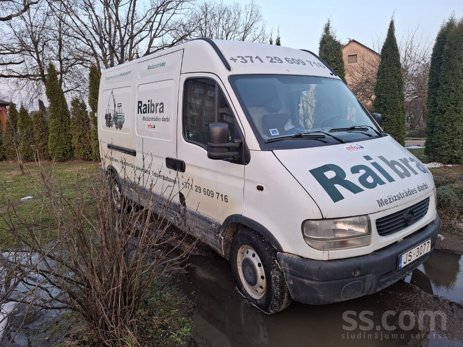 Ejošā stāvoklī .
Var pielikt roku un iziet TA vai arī visu rezerves daļām.