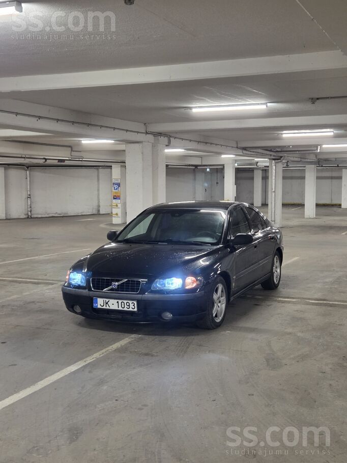 Volvo Pārdodu Volvo S60 2002.Gada Ar d5 120kw motora 