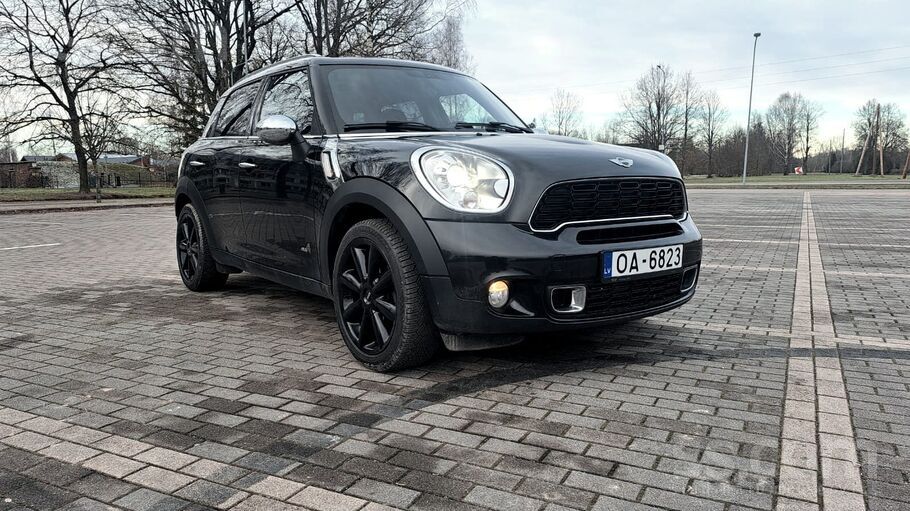 Mini Pārdodu lieliskā stāvoklī esošu 2013. gada Mini Co