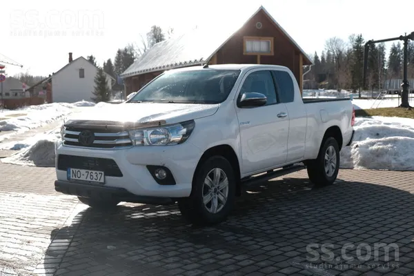 Toyota Pārdod Toyota Hilux (2018.gads) ar uzticamo 2.4 dī