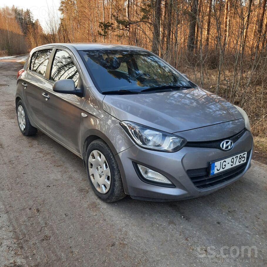 Pārdod ekonomisku auto. Auto labā tehniskā stāvoklī, regulāri kopts .
Ļoti